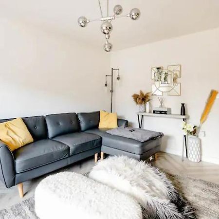 Stunning Private Room In A Home - Bathroom & Parking! Salford  Exteriér fotografie
