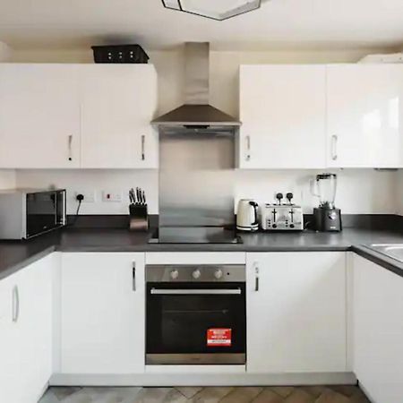 Stunning Private Room In A Home - Bathroom & Parking! Salford  Exteriér fotografie