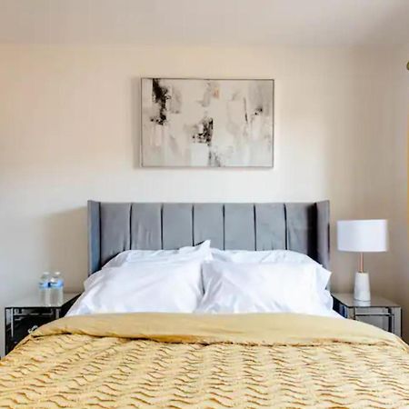 Stunning Private Room In A Home - Bathroom & Parking! Salford  Exteriér fotografie