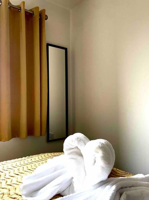 Stunning Private Room In A Home - Bathroom & Parking! Salford  Exteriér fotografie