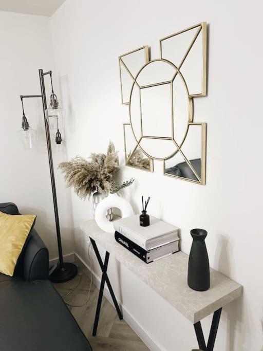 Stunning Private Room In A Home - Bathroom & Parking! Salford  Exteriér fotografie