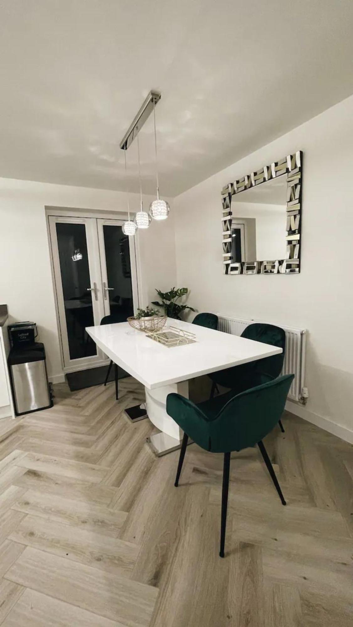 Stunning Private Room In A Home - Bathroom & Parking! Salford  Exteriér fotografie