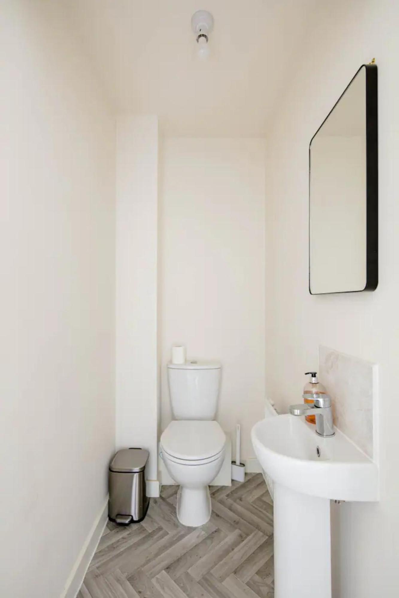 Stunning Private Room In A Home - Bathroom & Parking! Salford  Exteriér fotografie
