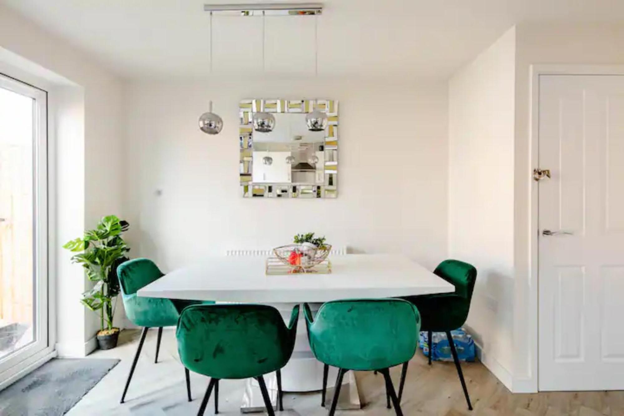 Stunning Private Room In A Home - Bathroom & Parking! Salford  Exteriér fotografie