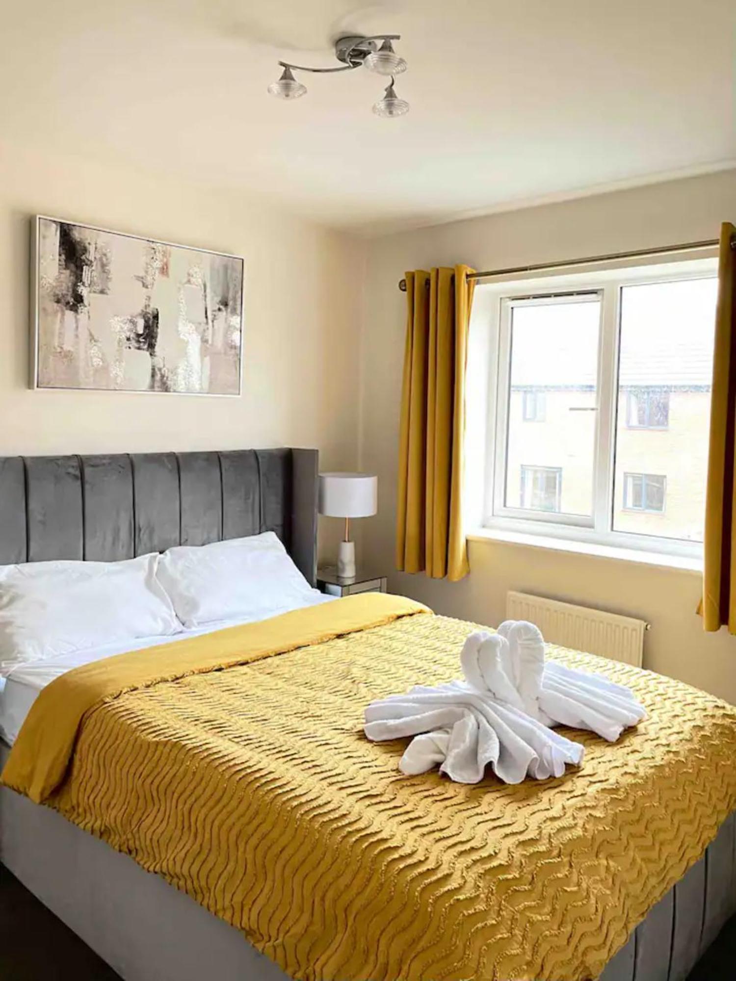 Stunning Private Room In A Home - Bathroom & Parking! Salford  Exteriér fotografie