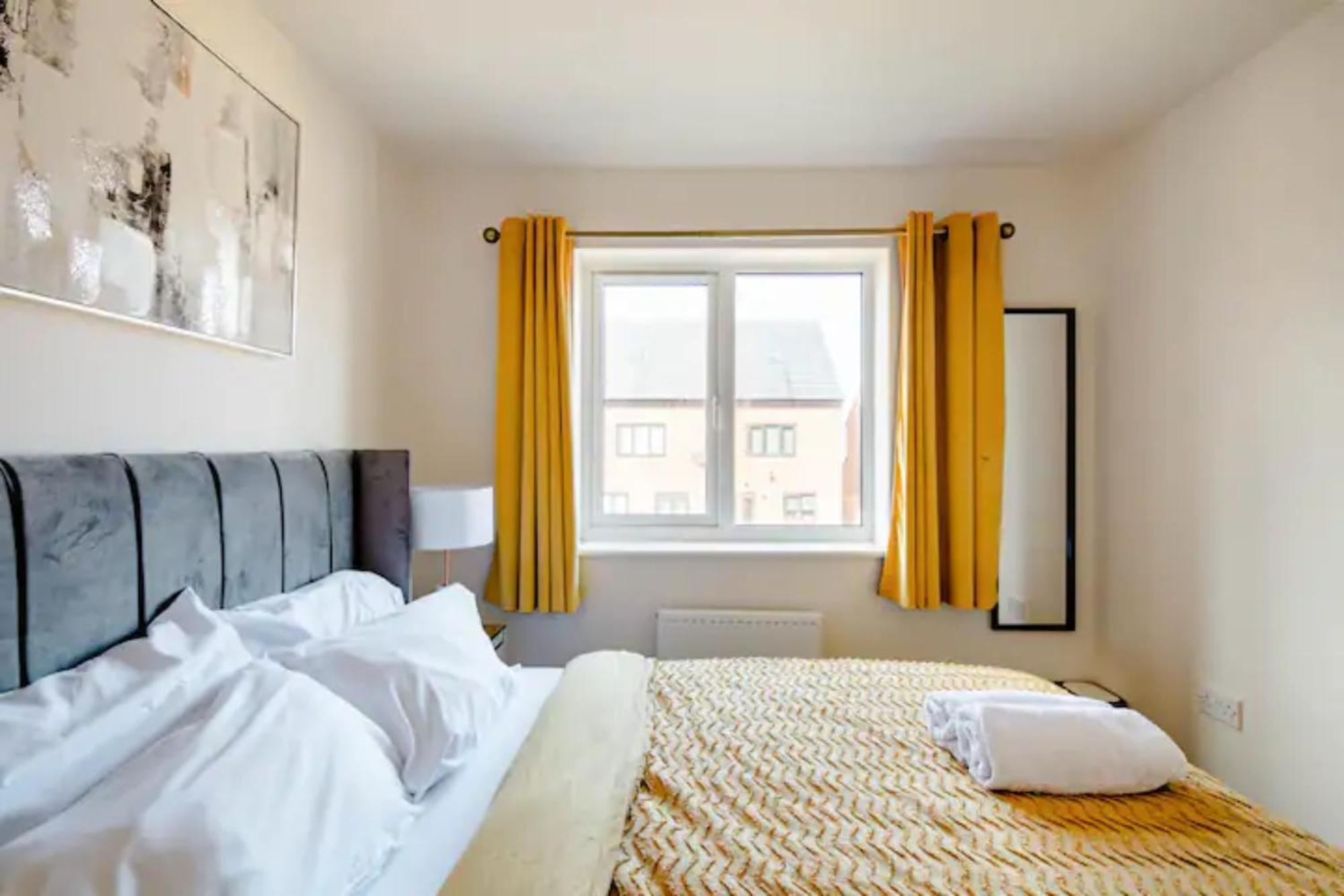 Stunning Private Room In A Home - Bathroom & Parking! Salford  Exteriér fotografie